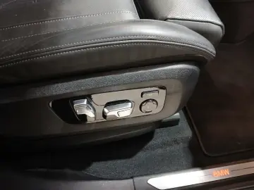 BMW X5 xDr30d  UVP 125.440€ MASSAGE LUFT STHZG TRITT