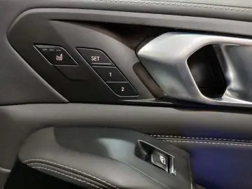 BMW X5 xDr30d  UVP 125.440€ MASSAGE LUFT STHZG TRITT