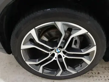 BMW X5 xDr30d  UVP 125.440€ MASSAGE LUFT STHZG TRITT