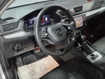 SKODA Superb 2.0 TDI DSG LED NAVI VIRTUAL KAMERA