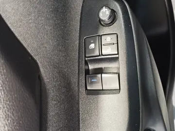 Toyota Yaris 1 5 VVT-i Hybrid Active Drive