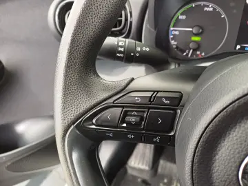 Toyota Yaris 1 5 VVT-i Hybrid Active Drive