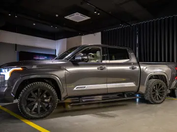 Toyota Tundra Hybrid Capstone CrewMax 5.5 Magnetic Gray