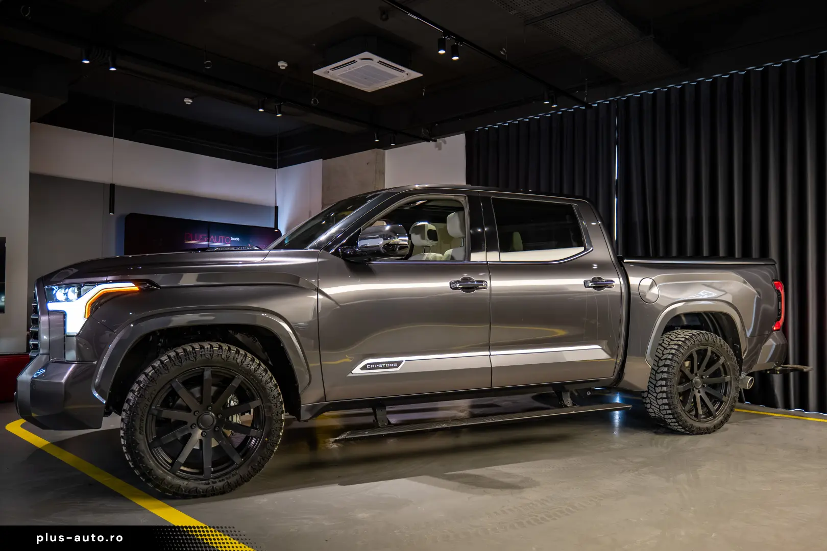Toyota Tundra Hybrid Capstone CrewMax 5.5 Magnetic Gray