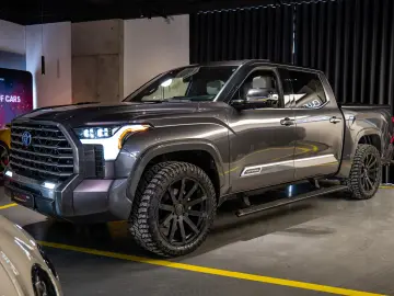 Toyota Tundra Hybrid Capstone CrewMax 5.5 Magnetic Gray