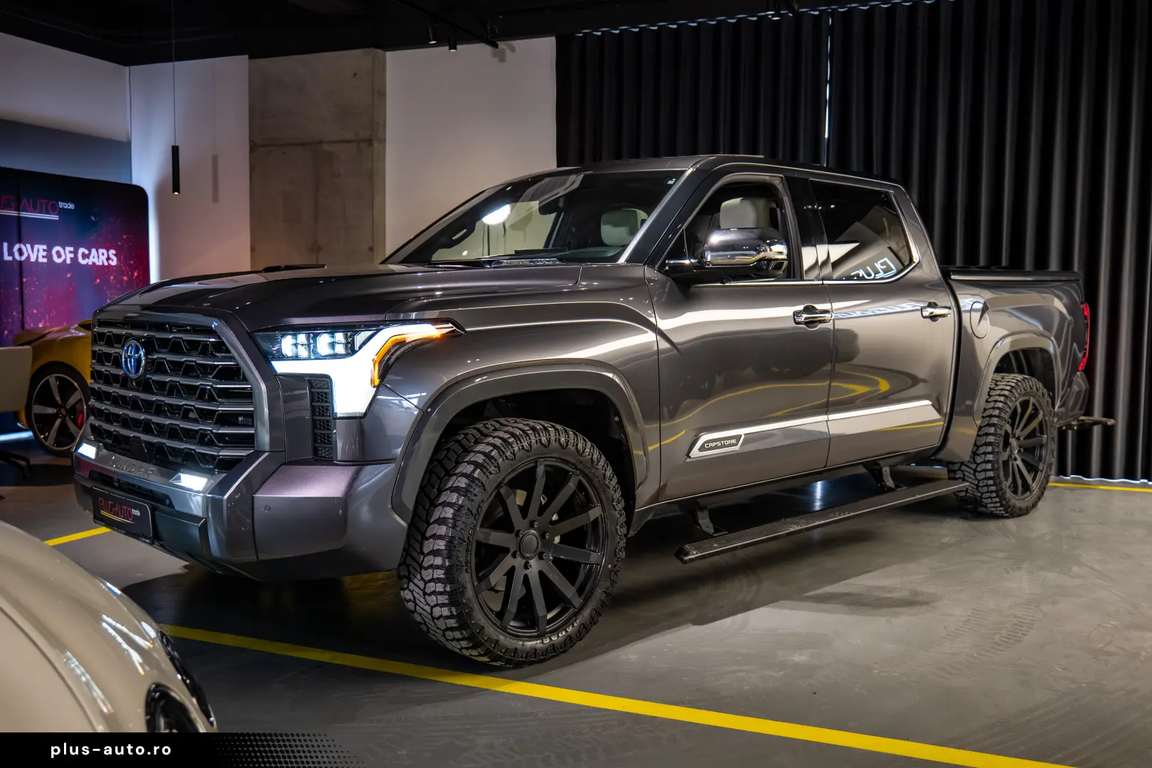 Toyota Tundra Hybrid Capstone CrewMax 5.5 Magnetic Gray