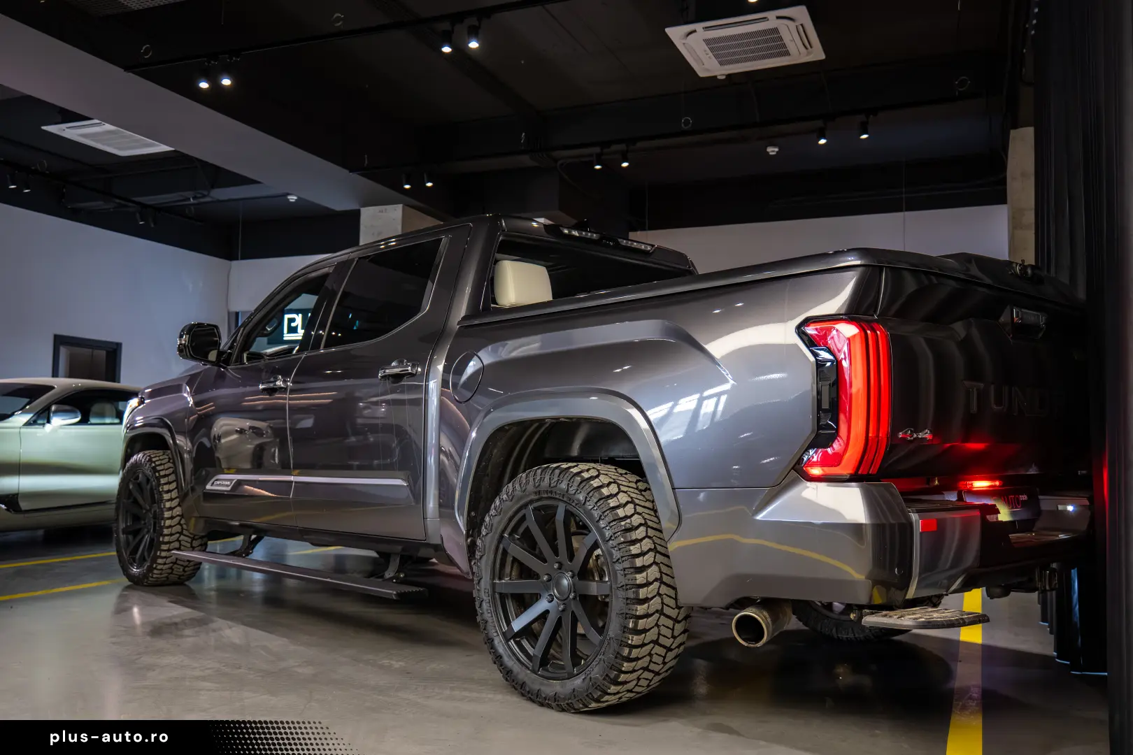 Toyota Tundra Hybrid Capstone CrewMax 5.5 Magnetic Gray