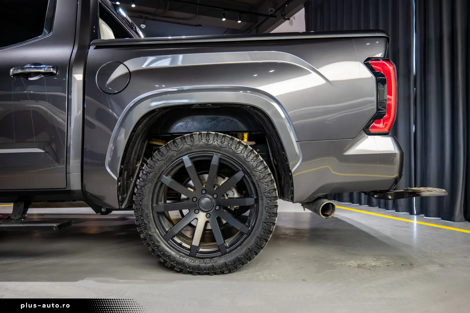 Toyota Tundra Hybrid Capstone CrewMax 5.5 Magnetic Gray