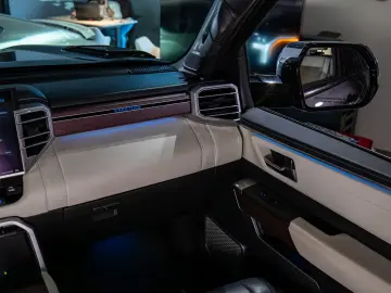 Toyota Tundra Hybrid Capstone CrewMax 5.5 Magnetic Gray