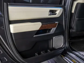 Toyota Tundra Hybrid Capstone CrewMax 5.5 Magnetic Gray