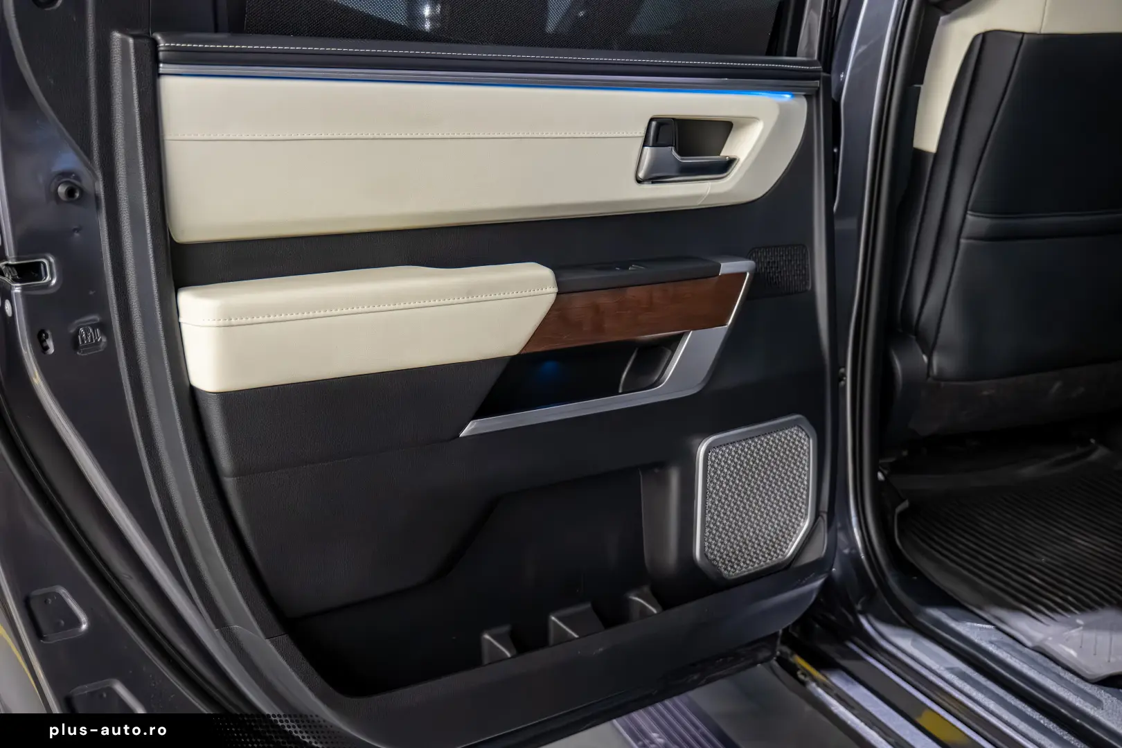 Toyota Tundra Hybrid Capstone CrewMax 5.5 Magnetic Gray