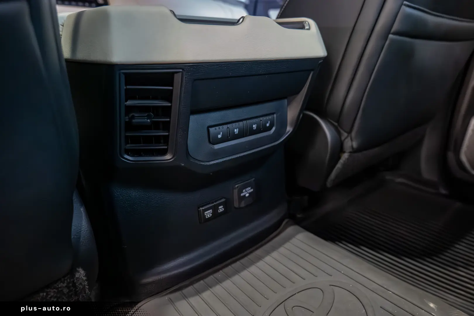 Toyota Tundra Hybrid Capstone CrewMax 5.5 Magnetic Gray