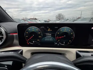 Mercedes-Benz CLA 180 7G Progressive Line Advanced