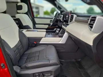 Toyota Tundra Capstone 4x4 CrewMax