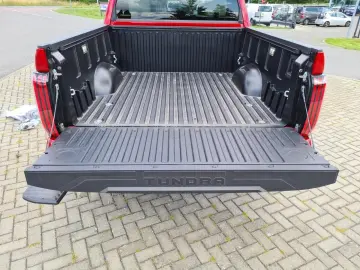 Toyota Tundra Capstone 4x4 CrewMax