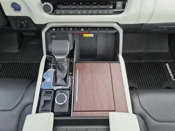 Toyota Tundra Capstone 4x4 CrewMax