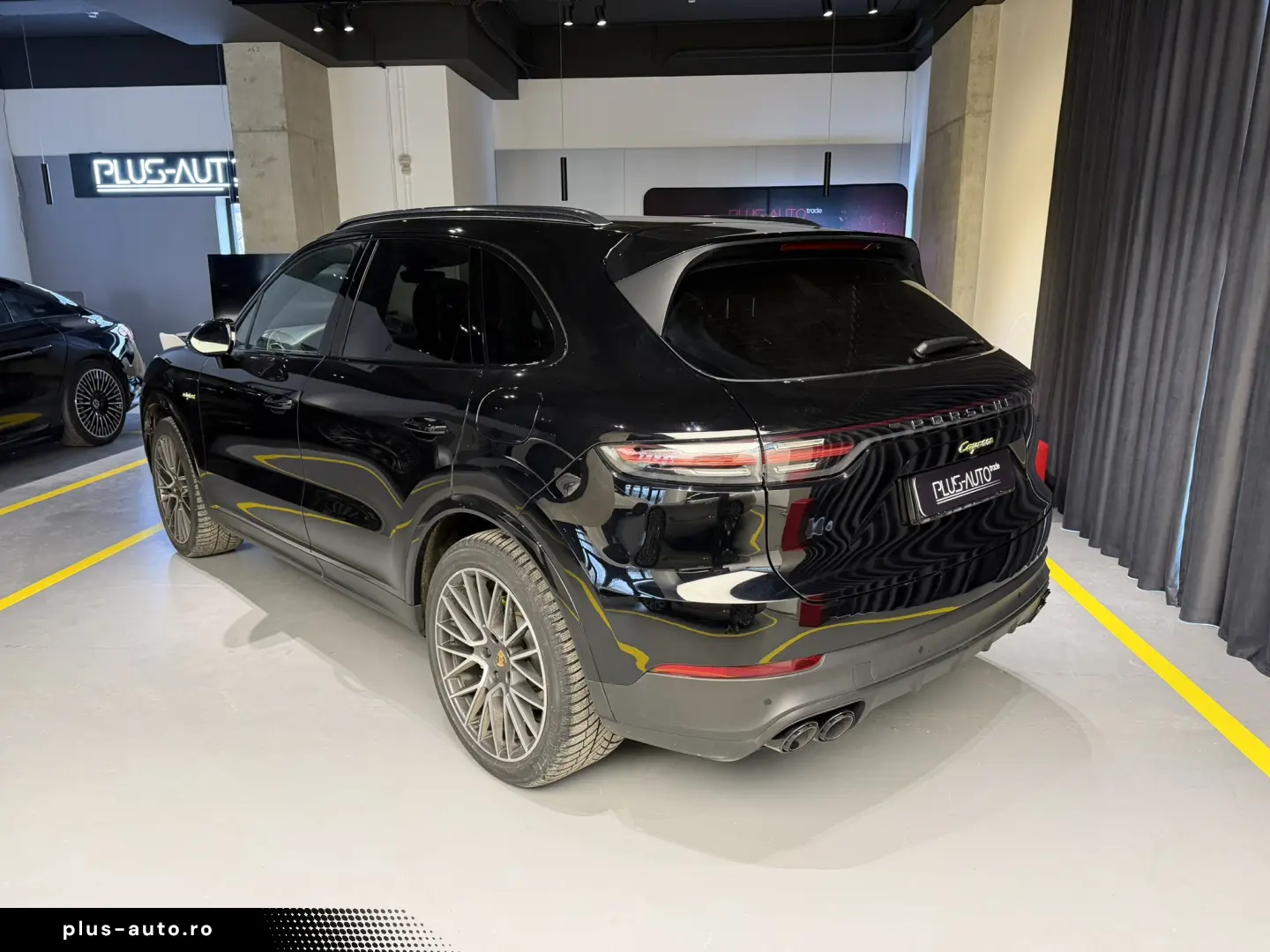 Porsche Cayenne e-hybrid Pano Crono PASM PDLS  Carlig MY23