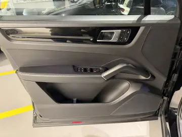 Porsche Cayenne e-hybrid Pano Crono PASM PDLS  Carlig MY23