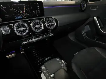 MERCEDES-BENZ CLA 250 Shooting Brake e AMG PANO KAME&hellip;