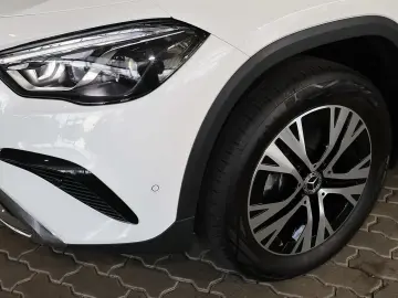 MERCEDES-BENZ GLA 200 Progressive EDITION PANO MULTIBEAM 360