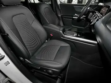 MERCEDES-BENZ GLA 200 Progressive EDITION PANO MULTIBEAM 360