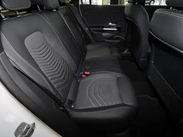 MERCEDES-BENZ GLA 200 Progressive EDITION PANO MULTIBEAM 360