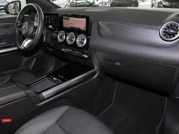 MERCEDES-BENZ GLA 200 Progressive EDITION PANO MULTIBEAM 360