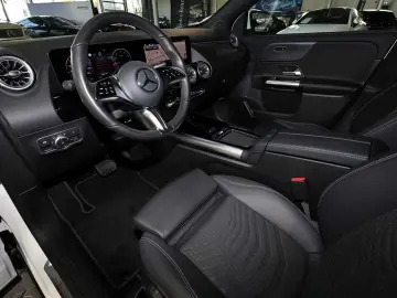 MERCEDES-BENZ GLA 200 Progressive EDITION PANO MULTIBEAM 360