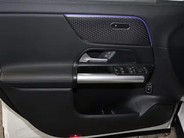 MERCEDES-BENZ GLA 200 Progressive EDITION PANO MULTIBEAM 360