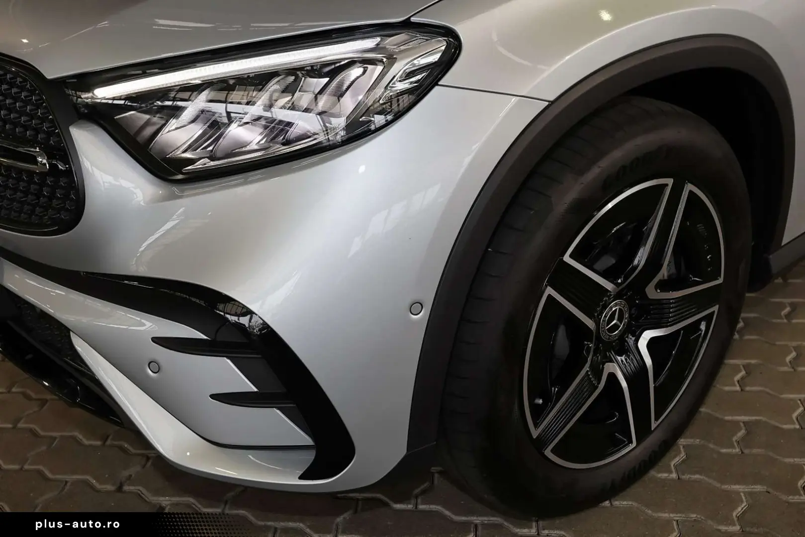 MERCEDES-BENZ GLC 200 4M AMG PANO TOTWINKEL MEMORY 360  19