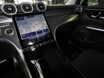 MERCEDES-BENZ GLC 200 4M AMG PANO TOTWINKEL MEMORY 360  19