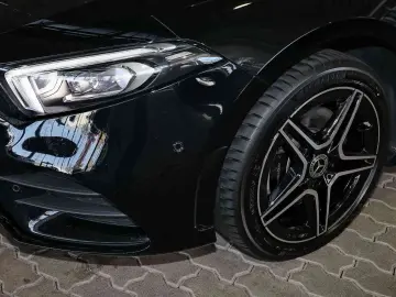 MERCEDES-BENZ A 250 e AMG HEADUP DISTRONIC BURMESTER LED 18