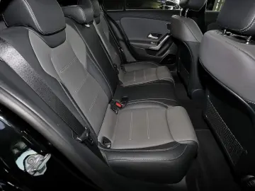 MERCEDES-BENZ A 250 e AMG HEADUP DISTRONIC BURMESTER LED 18