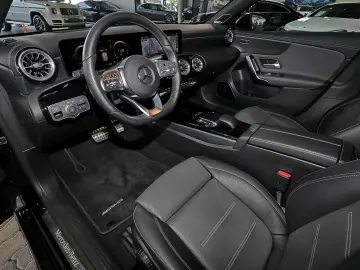 MERCEDES-BENZ A 250 e AMG HEADUP DISTRONIC BURMESTER LED 18