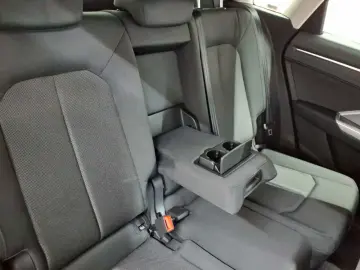 AUDI Q3 35 TFSI S tronic advanced AHK KAM