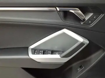 AUDI Q3 35 TFSI S tronic advanced AHK KAM