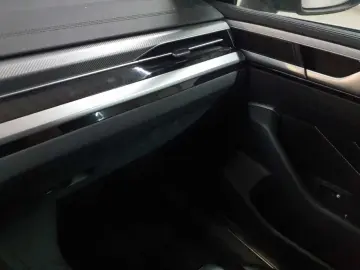 VW Arteon 2.0 TSI R-Line Leder NAV DCC