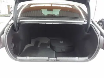 MERCEDES-BENZ EQE 300 Edition Electric Art AHK Leder