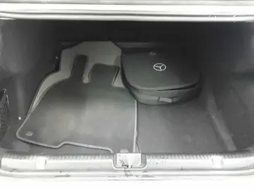 MERCEDES-BENZ EQE 300 Edition Electric Art AHK Leder