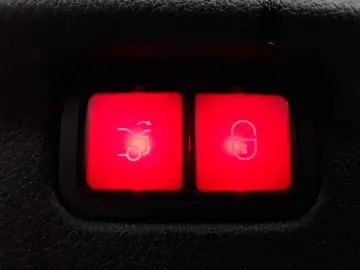 MERCEDES-BENZ EQE 300 Edition Electric Art AHK Leder