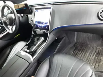 MERCEDES-BENZ EQE 300 Edition Electric Art AHK Leder