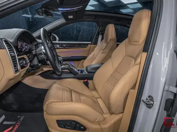 PORSCHE Cayenne E-Hyb Coupé PlatinumEdt SportDesign Pano