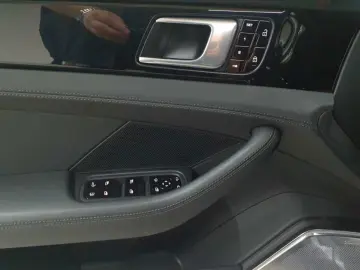 PORSCHE Panamera Turbo S E-Hybrid Sport Design