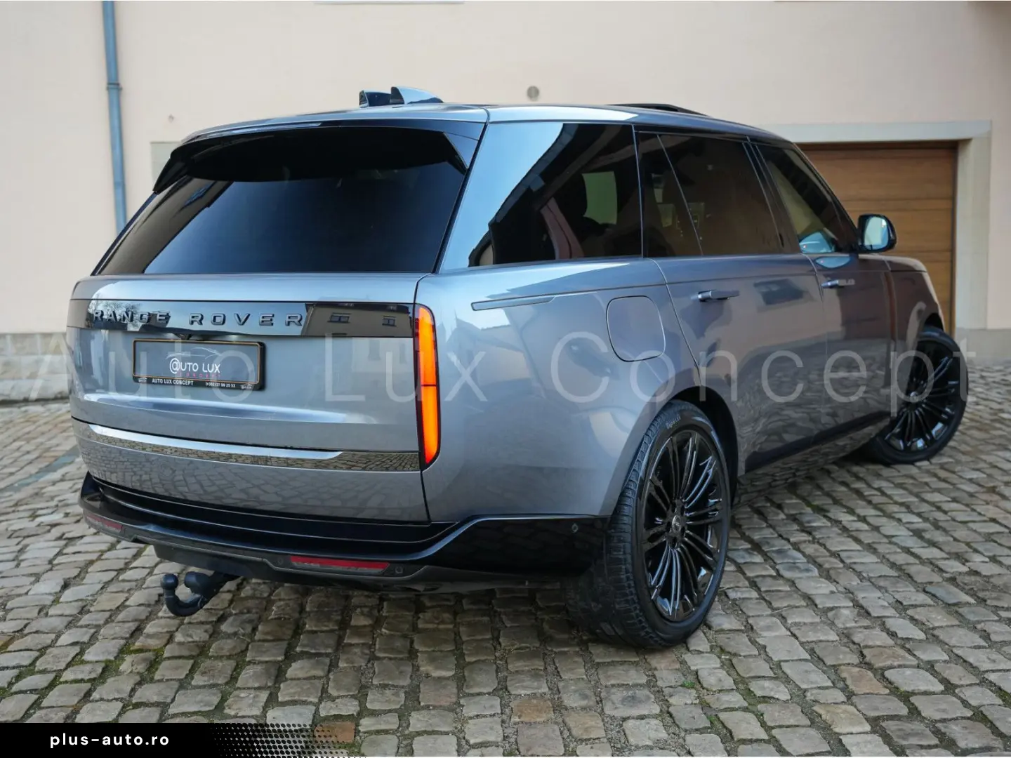 LAND ROVER Range Rover P615 SV LWB Intrepid Signature Suite