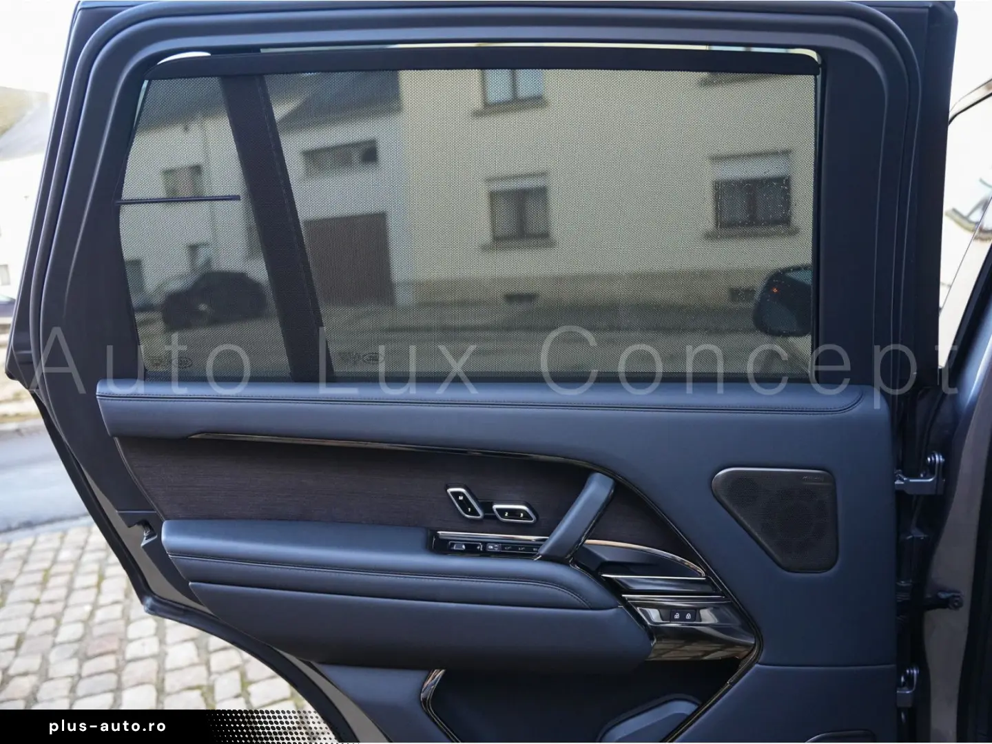 LAND ROVER Range Rover P615 SV LWB Intrepid Signature Suite