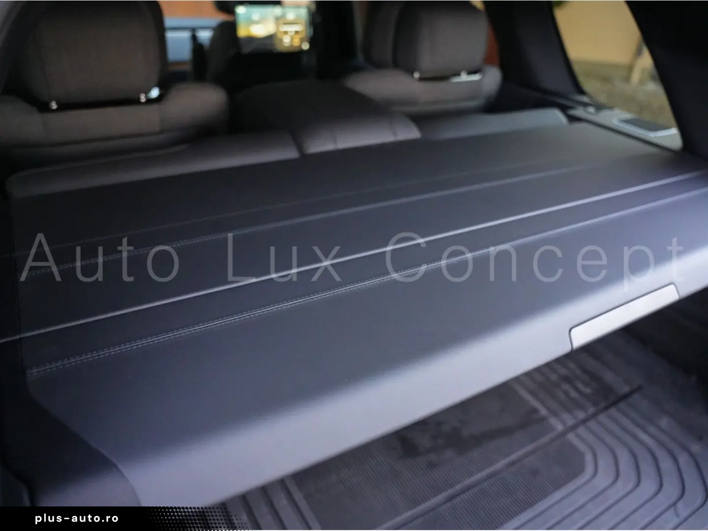 LAND ROVER Range Rover P615 SV LWB Intrepid Signature Suite