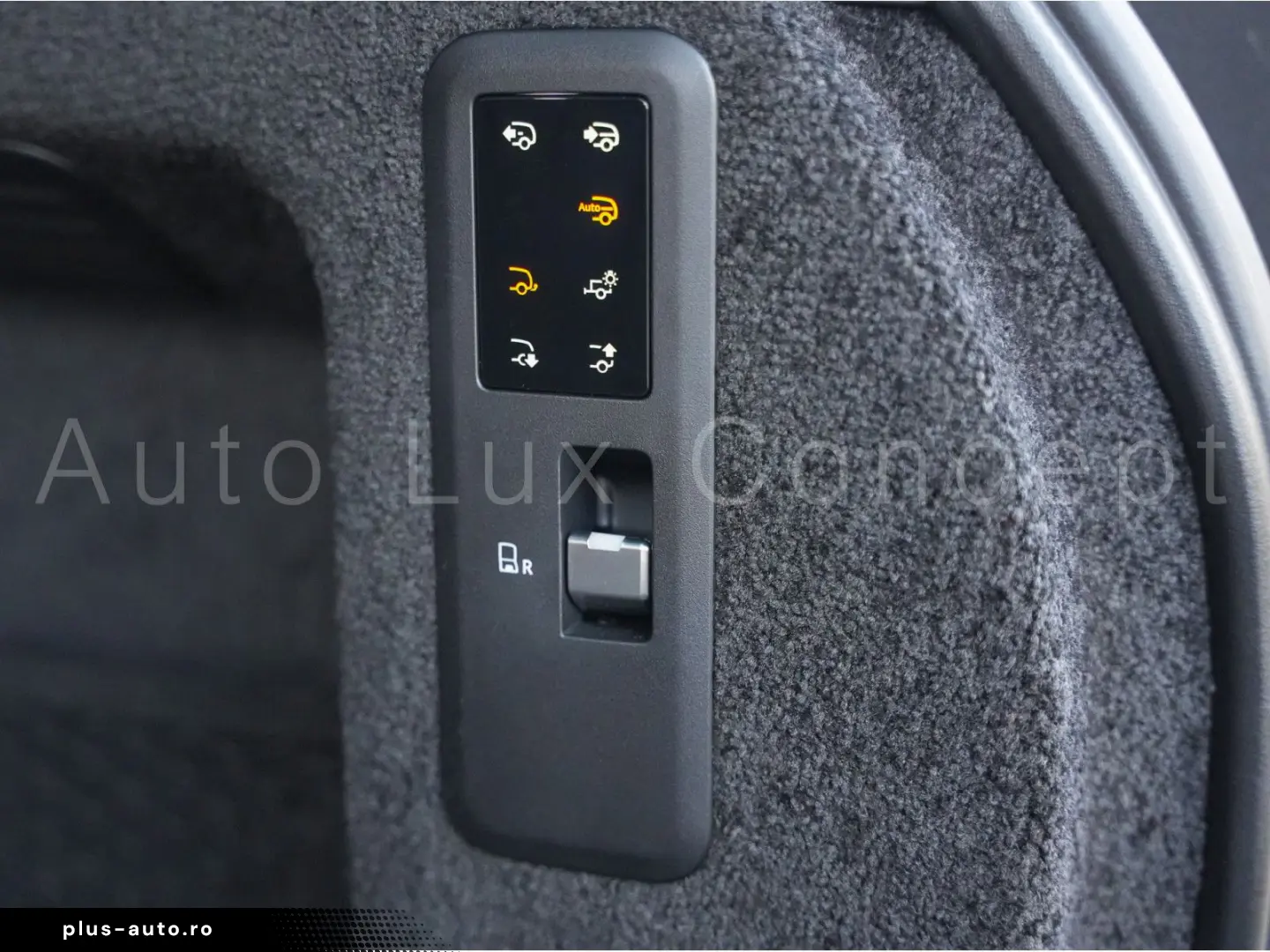 LAND ROVER Range Rover P615 SV LWB Intrepid Signature Suite