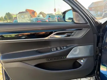 BMW 740d xDrive M Sport Massage Laser HeadUp B&W