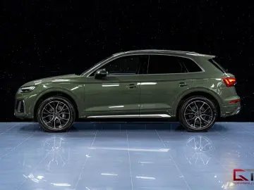 AUDI Q5 55 e Q S-Line Evolution 20  Pano Matrix Tow