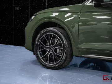 AUDI Q5 55 e Q S-Line Evolution 20  Pano Matrix Tow